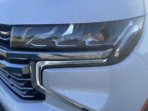Used 2024 Chevrolet Suburban Premier image 9