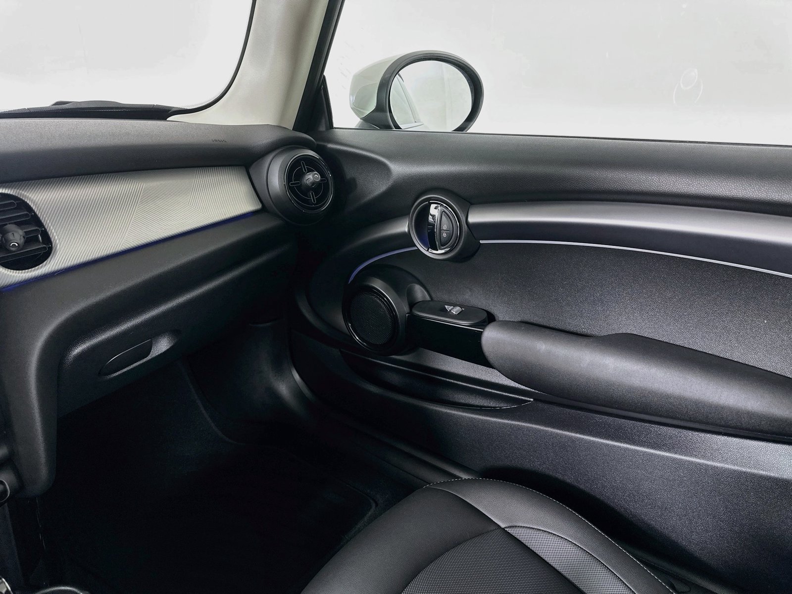 Certified 2023 MINI Cooper 2-Door Hardtop FWD image 23