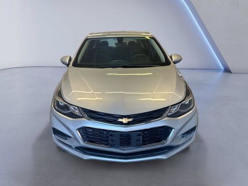 Used 2017 Chevrolet Cruze LT FWD image 2