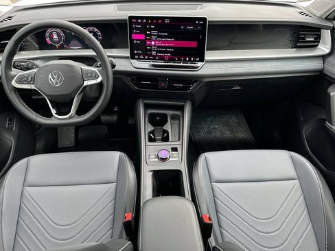 Used 2026 Volkswagen Tiguan SE AWD/4WD image 13