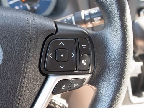 Used 2020 Toyota Sienna LE image 9