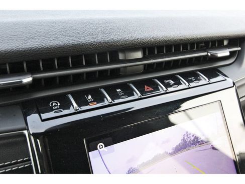 Used 2025 Jeep Grand Cherokee Altitude RWD image 24