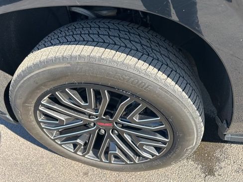 Used 2021 GMC Yukon XL Denali w/ Denali Ultimate Package image 18