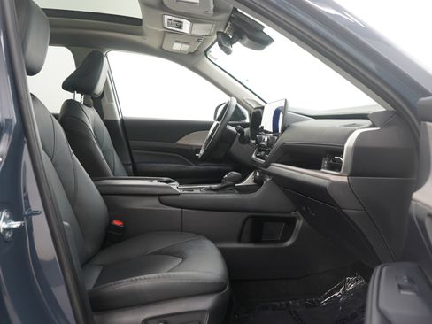 Used 2025 Toyota Grand Highlander AWD Hybrid image 11