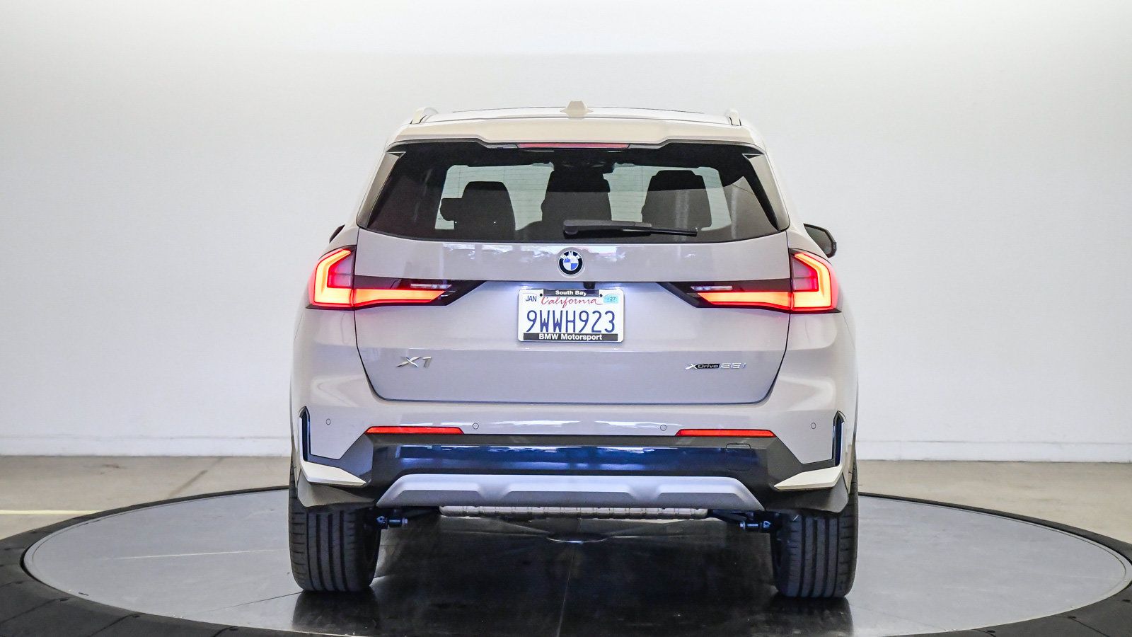 Used 2026 BMW X1 xDrive28i w/ Technology Package AWD/4WD image 3