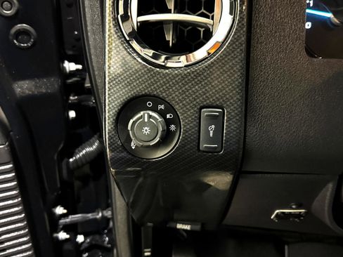 Used 2015 Ford F250 Lariat w/ Lariat Interior Package image 30