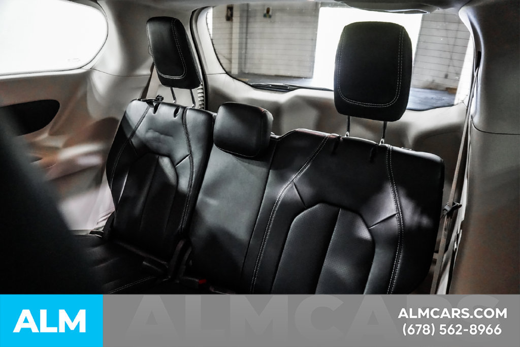 Used 2023 Chrysler Pacifica Touring-L FWD image 19