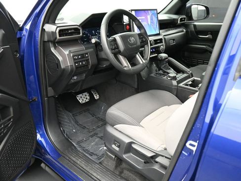 Used 2025 Toyota Tacoma TRD Sport AWD/4WD image 2
