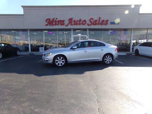 Used 2016 Volvo S60 T5 Premier image 1