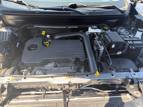 Used 2024 Chevrolet Equinox LT FWD image 23