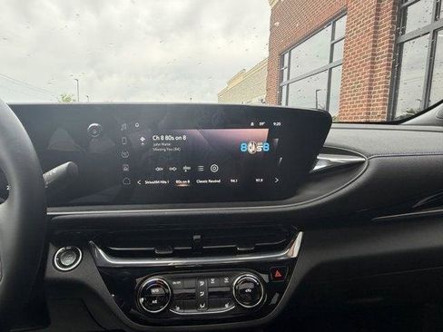 Used 2025 Buick Envista Sport Touring w/ Convenience I Package FWD image 25