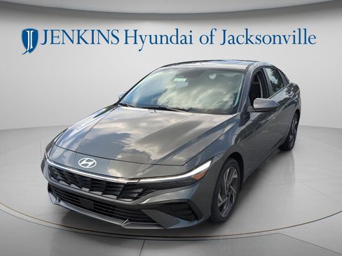 New 2025 Hyundai Elantra SEL FWD image 7