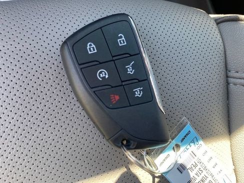 Used 2023 GMC Yukon SLT w/ SLT Luxury Package AWD/4WD image 24
