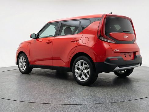 Used 2025 Kia Soul LX w/ LX Technology Package FWD image 6