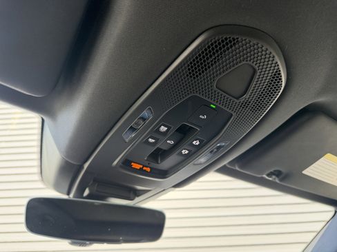 Used 2025 Porsche Cayenne image 35