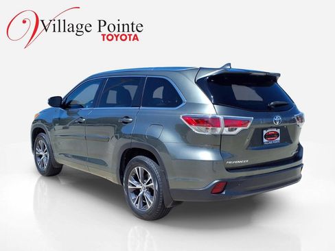 Certified 2016 Toyota Highlander XLE AWD/4WD image 3