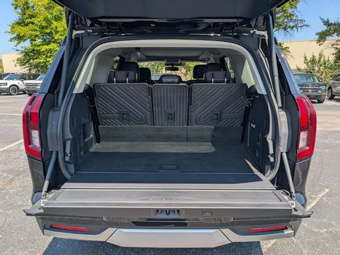 Used 2025 Ford Expedition Platinum w/ Platinum Ultimate Package AWD/4WD image 9