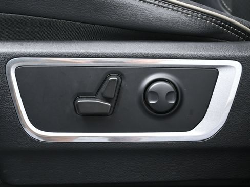 Used 2023 RAM 1500 Laramie AWD/4WD image 10