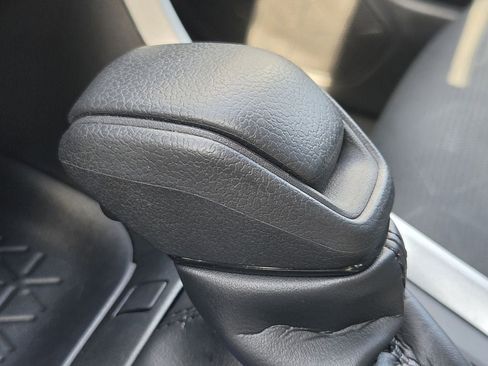 Used 2025 Toyota RAV4 XLE FWD image 21