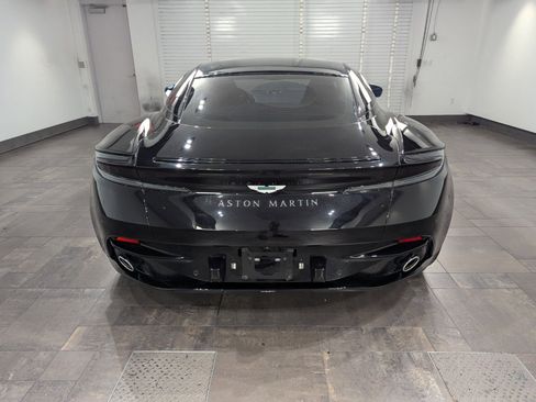 Used 2025 Aston Martin DB12 Coupe image 25