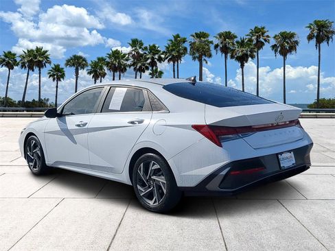 Used 2024 Hyundai Elantra SEL w/ Convenience Package image 5