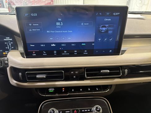 Used 2023 Lincoln Nautilus AWD w/ Premium Package image 19