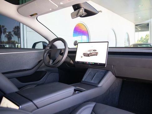 Used 2025 Tesla Model 3 Long Range RWD image 17