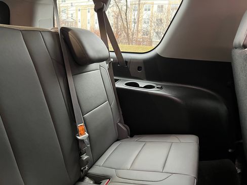 Used 2016 Chevrolet Suburban LT image 12