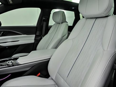Used 2024 Cadillac Lyriq Luxury AWD/4WD image 17