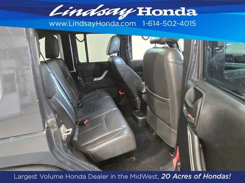 Used 2017 Jeep Wrangler Unlimited Sahara w/ Connectivity Group AWD/4WD image 10