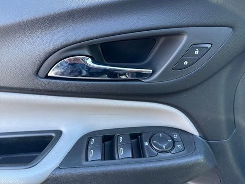 Used 2023 Chevrolet Equinox LT image 12