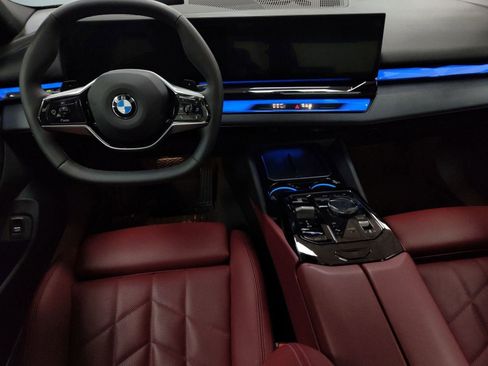 Certified 2025 BMW 540i xDrive image 25