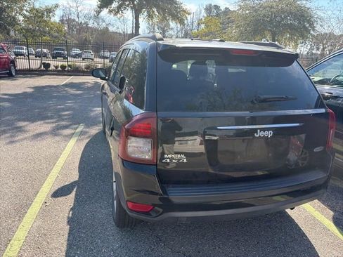 Used 2017 Jeep Compass Latitude image 28