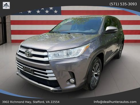 Used 2019 Toyota Highlander Plus AWD/4WD image 1