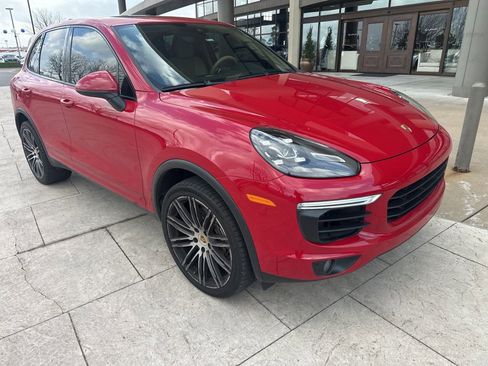 Used 2016 Porsche Cayenne S image 2