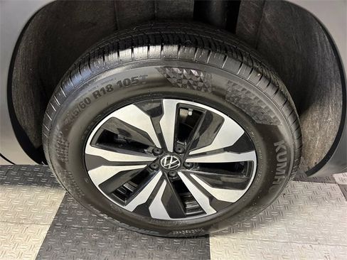 Certified 2024 Volkswagen Atlas SE image 15