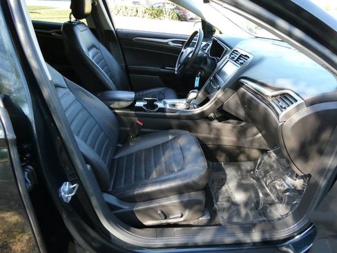 Used 2014 Ford Fusion SE w/ Equipment Group 202A image 22