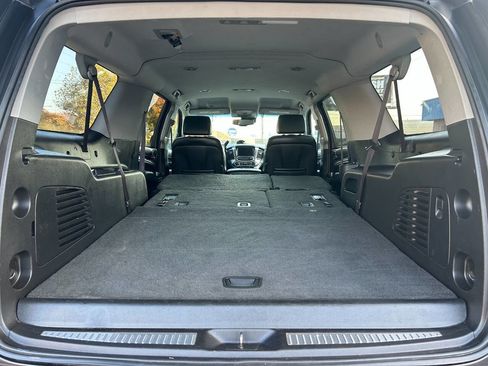 Used 2015 Chevrolet Suburban LT image 16
