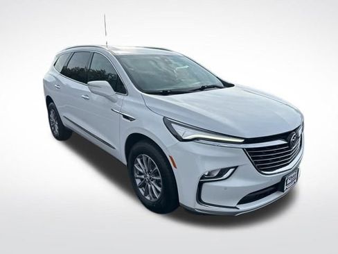 Used 2024 Buick Enclave Premium image 8