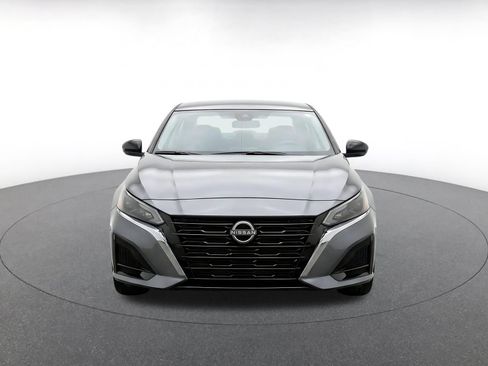 Used 2025 Nissan Altima 2.5 SV FWD image 2