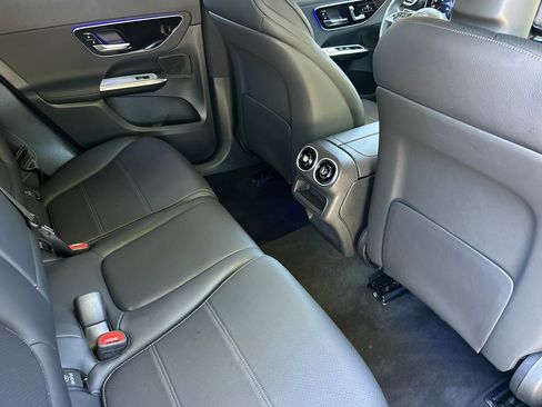Used 2025 Mercedes-Benz GLC 350e 4MATIC image 32