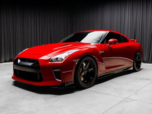 Used 2023 Nissan GT-R Premium w/ Floor Mat Package image 19