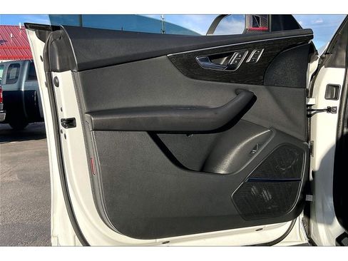 Used 2020 Audi Q8 Premium Plus w/ Premium Plus Package image 25