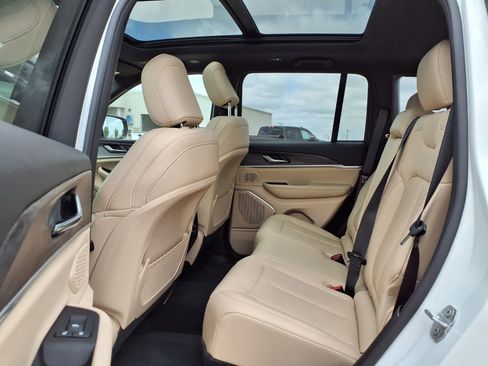 Used 2025 Jeep Grand Cherokee Limited w/ Black Appearance Package image 22