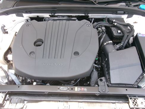 Used 2024 Volvo S60 B5 Plus AWD/4WD image 49