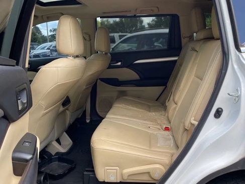 Used 2016 Toyota Highlander XLE AWD/4WD image 24