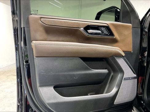 Used 2025 GMC Yukon Denali Ultimate AWD/4WD image 22