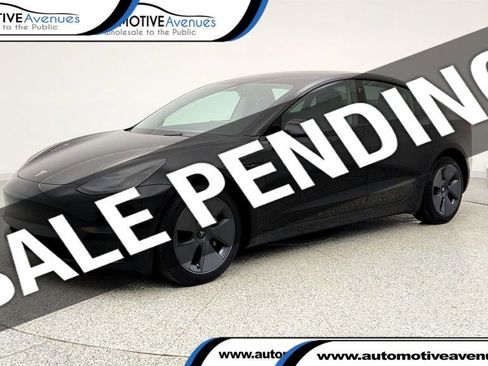 Used 2023 Tesla Model 3 Standard Range image 1