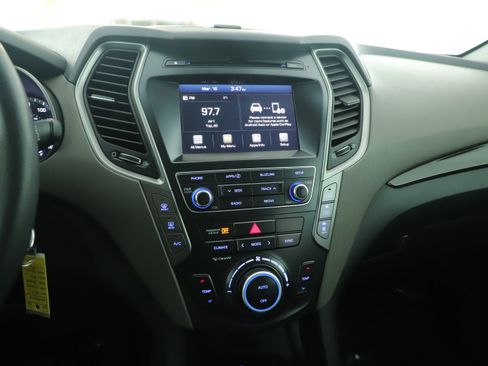 Used 2019 Hyundai Santa Fe XL SE image 16