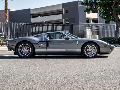 Used 2006 Ford GT image 9